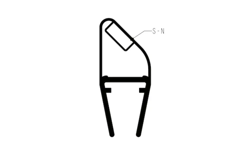 Türmagnetdichtung im spezifischen Design, die zur Abdichtung von Glasduschen dient. Diese Dichtung ist ein Ersatzteil von Roth und bietet eine präzise Anpassung für effektivere Schließmechanismen.